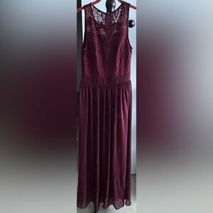 Elegant Burgundy Lace Maxi Dress
